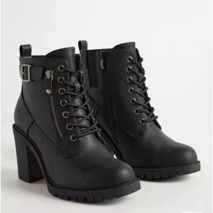 NWT Torrid Lace Up Heeled Hiker Boot W10